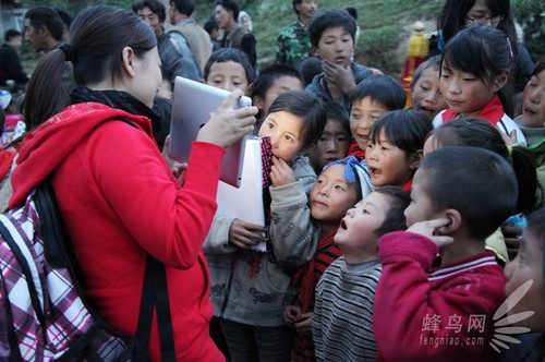 大山深处的感动 ：“爱心背包”温暖了中国